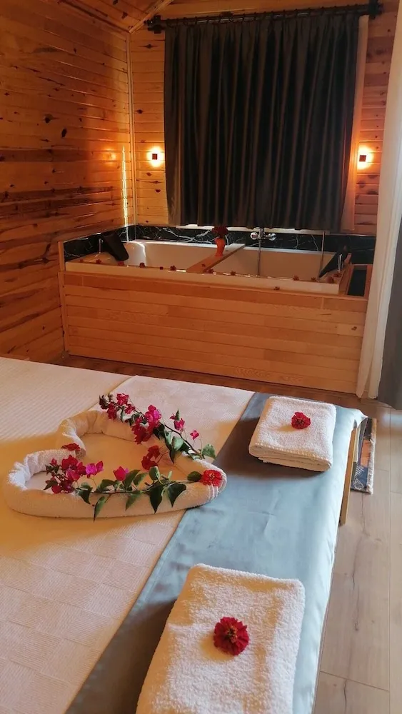 Romantic Tek Büyük Yataklı Oda