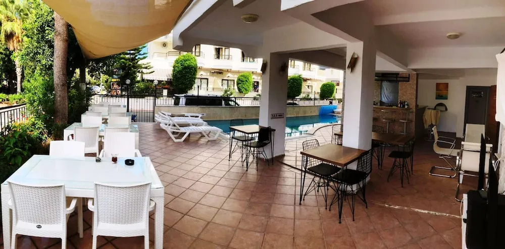Standard Apart Daire, Balkon, Köşe