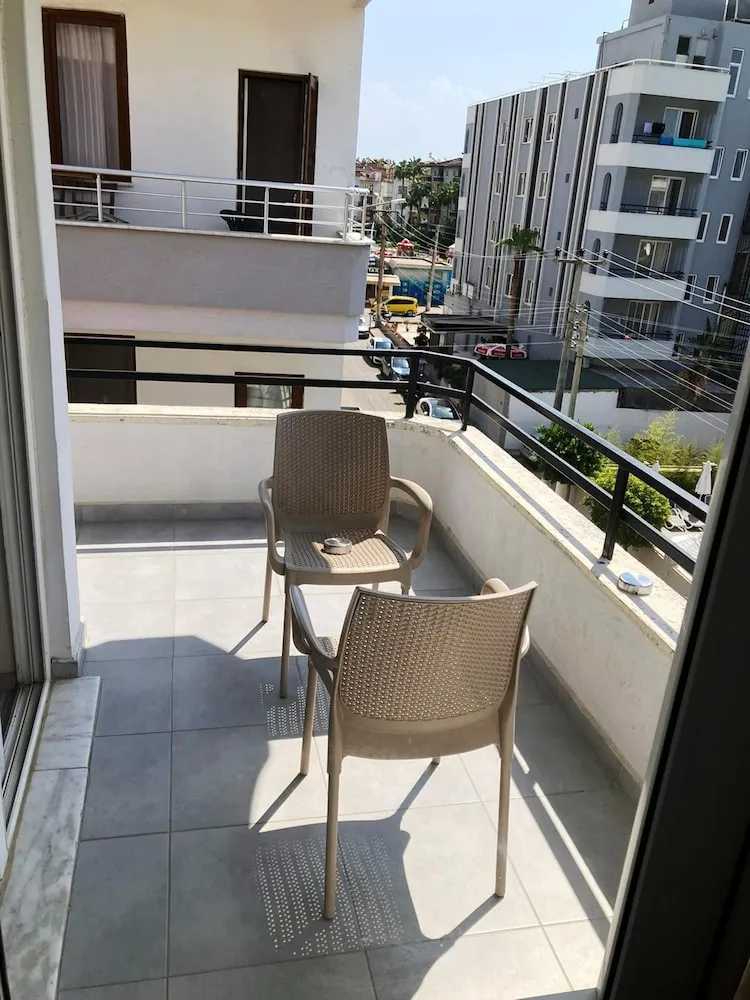 Basic Apart Daire, Balkon