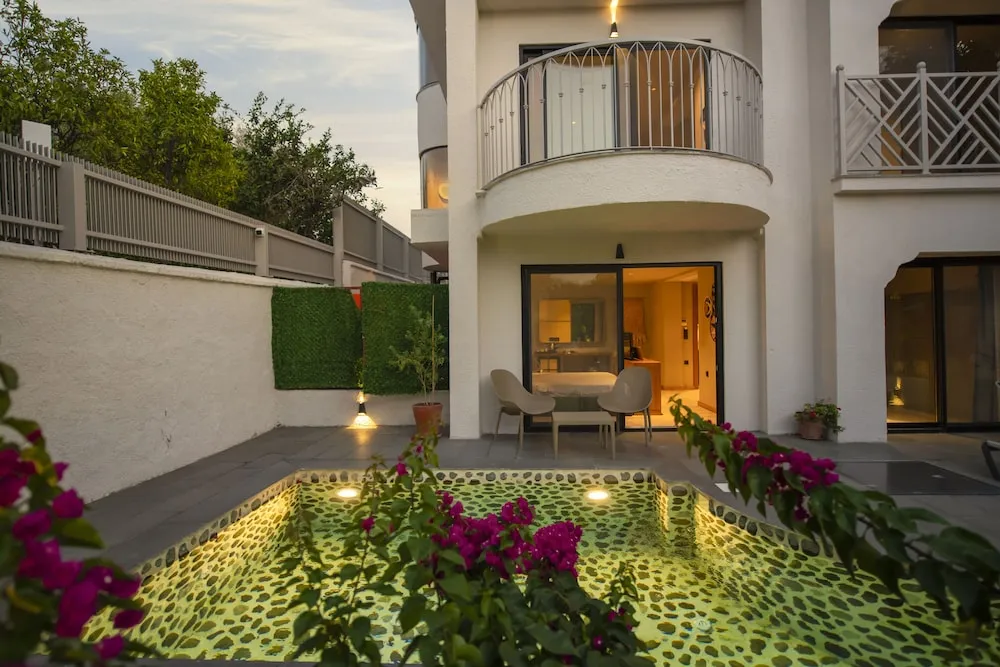 Luxury Sea View Suite with Private Pool