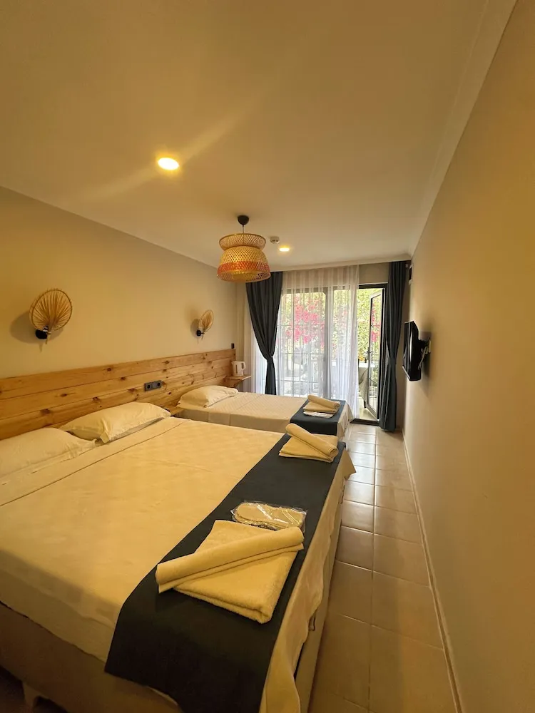 Comfort Üç Kişilik Oda, Birden Çok Yatak, Sigara İçilmez, Bahçe Manzaralı