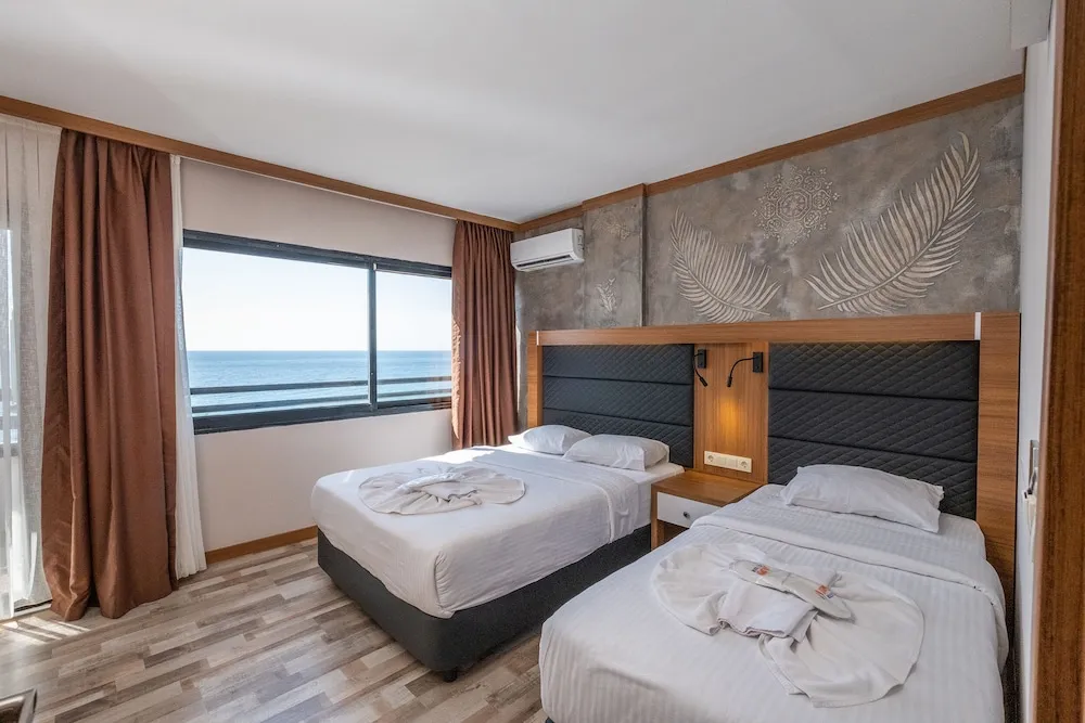 Standard Deniz Manzarali Double + Tek yatakli Oda