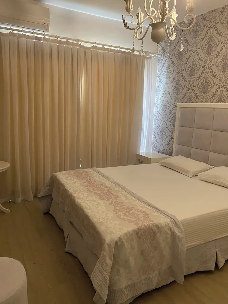 Luxury Tek Büyük Yataklı Oda, Kısmi Deniz Manzaralı