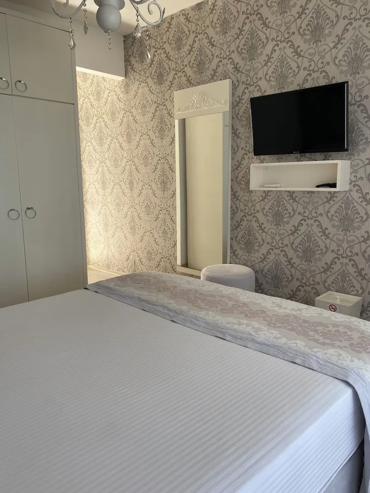 Luxury Tek Büyük Yataklı Oda, Kısmi Deniz Manzaralı