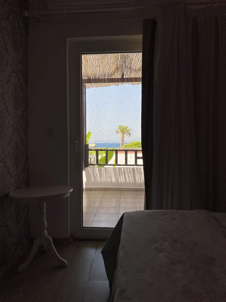 Luxury Tek Büyük Yataklı Oda, Kısmi Deniz Manzaralı