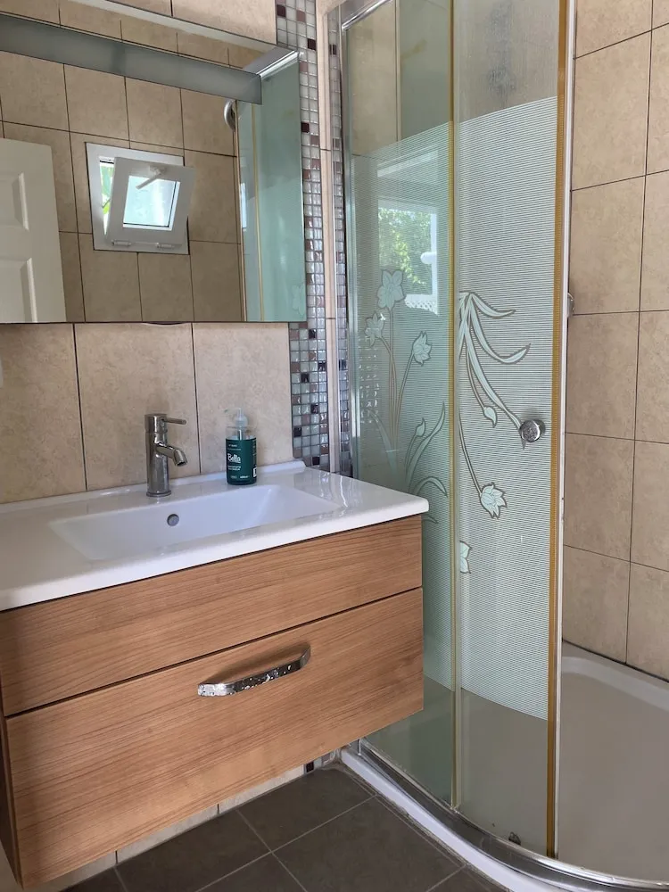 Luxury Tek Büyük Yataklı Oda, Kısmi Deniz Manzaralı