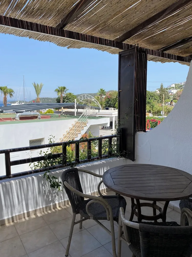 Luxury Tek Büyük Yataklı Oda, Kısmi Deniz Manzaralı