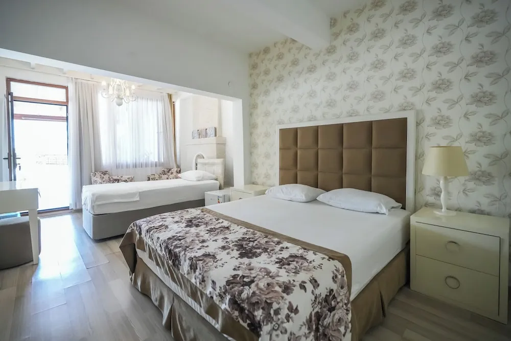 Üç Kişilik Oda, Deniz Manzaralı
