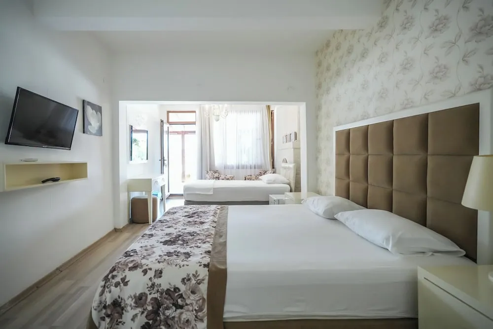 Üç Kişilik Oda, Deniz Manzaralı