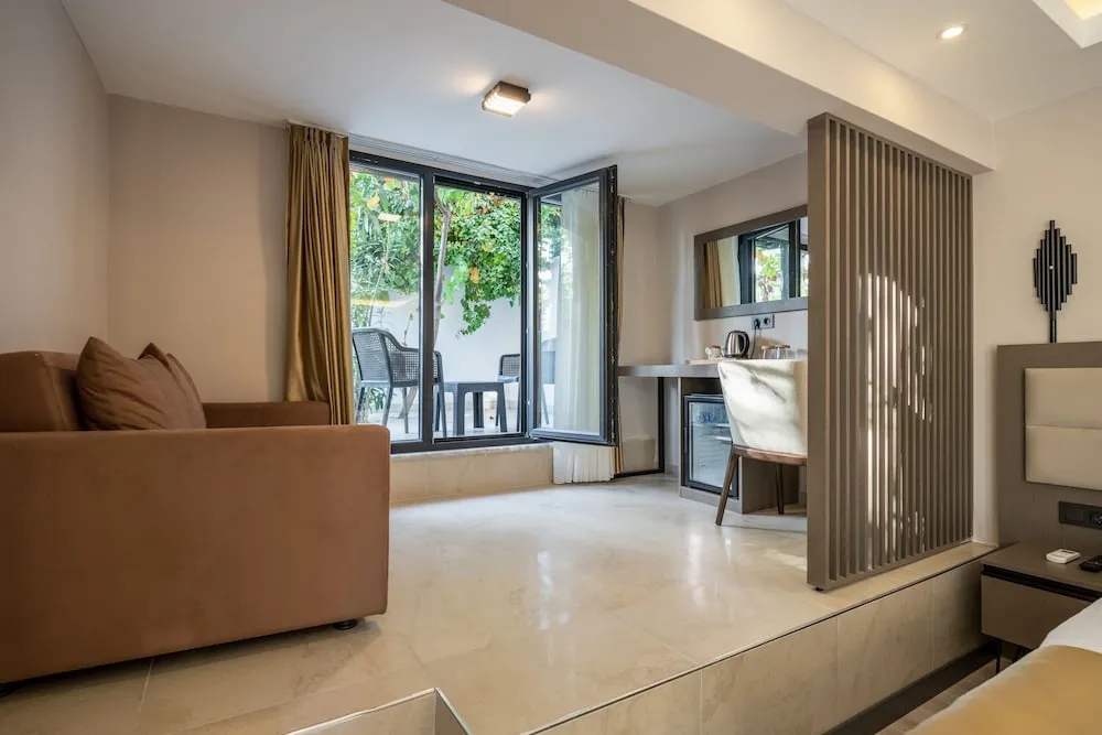 Comfort Süit, Balkon/Veranda, Avlu Manzaralı