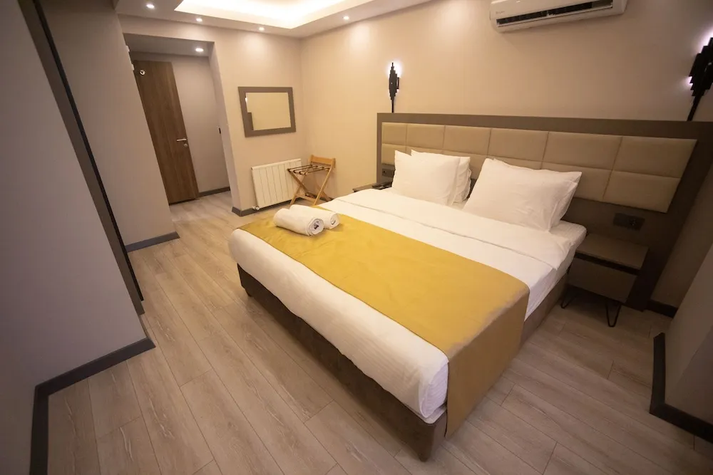 Economy Büyük Yataklı Tek Kişilik Oda