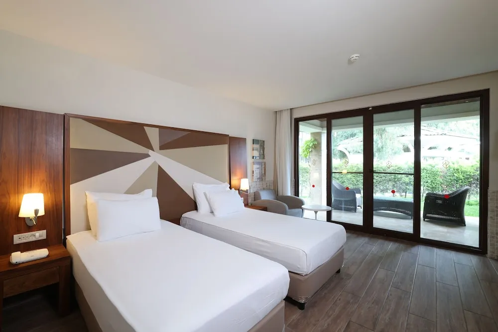 Lagoon Family Suite with Two Bathroom