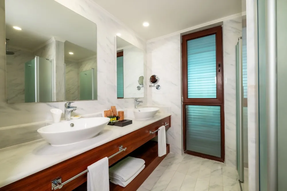 Lagoon Family Suite with Two Bathroom