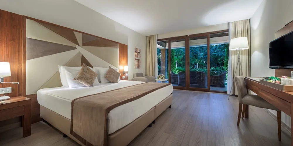 Lagoon Family Suite with One Bathroom