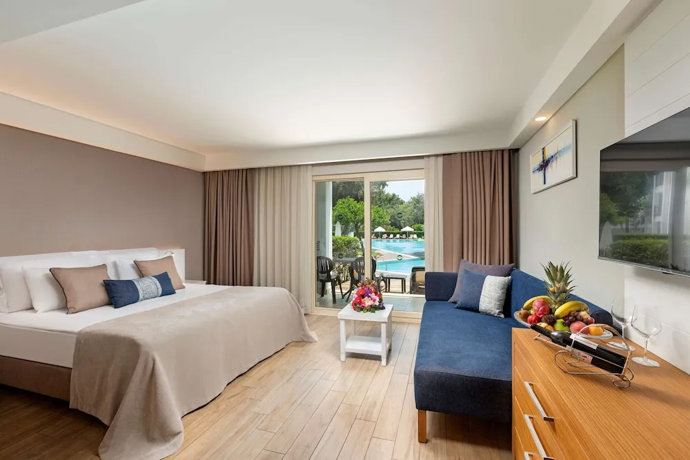 Lagoon Room