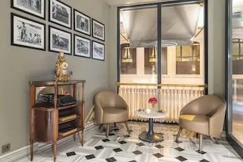 Marius Hotel