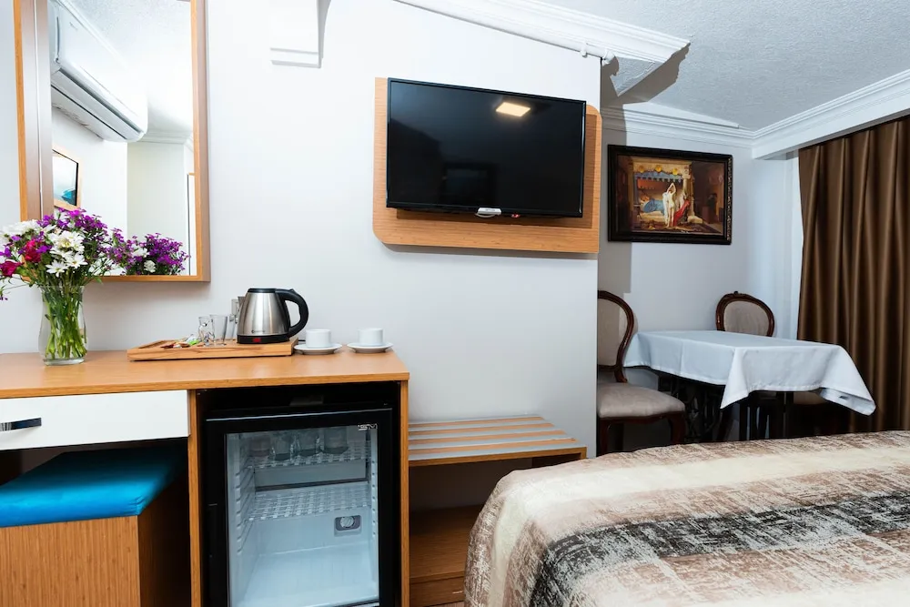 Deluxe Tek Büyük Yataklı Oda, Balkon, Deniz Manzaralı