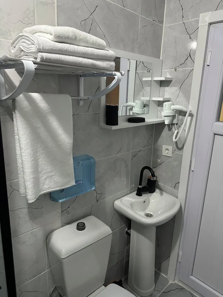 Deluxe Üç Kişilik Oda, Kısmi Deniz Manzaralı