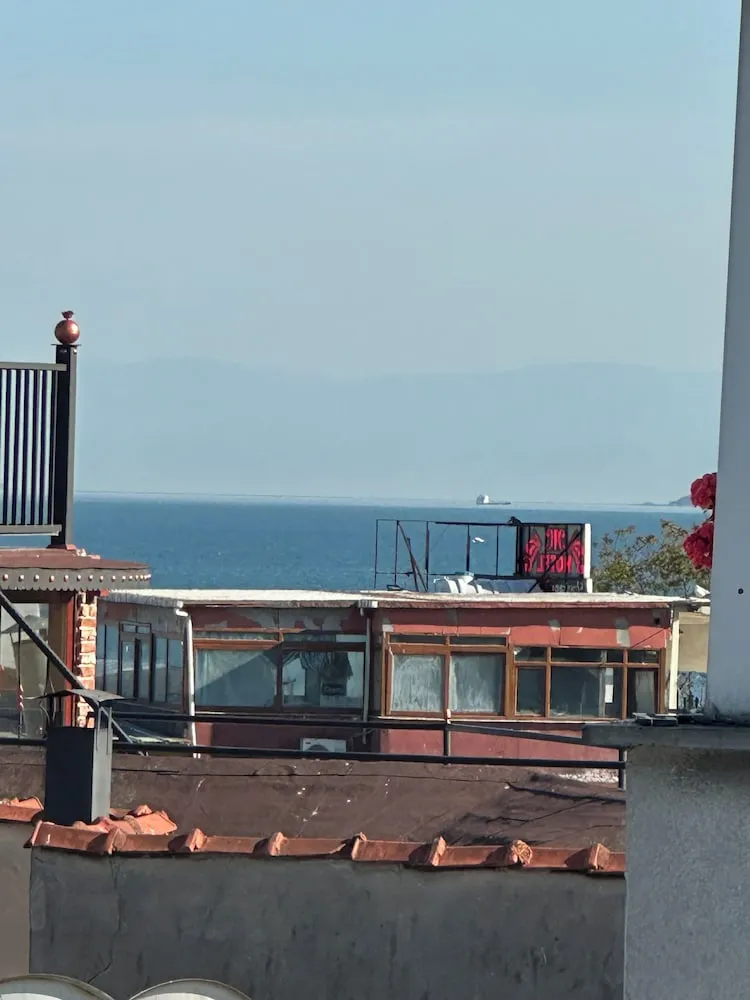 Deluxe Üç Kişilik Oda, Kısmi Deniz Manzaralı