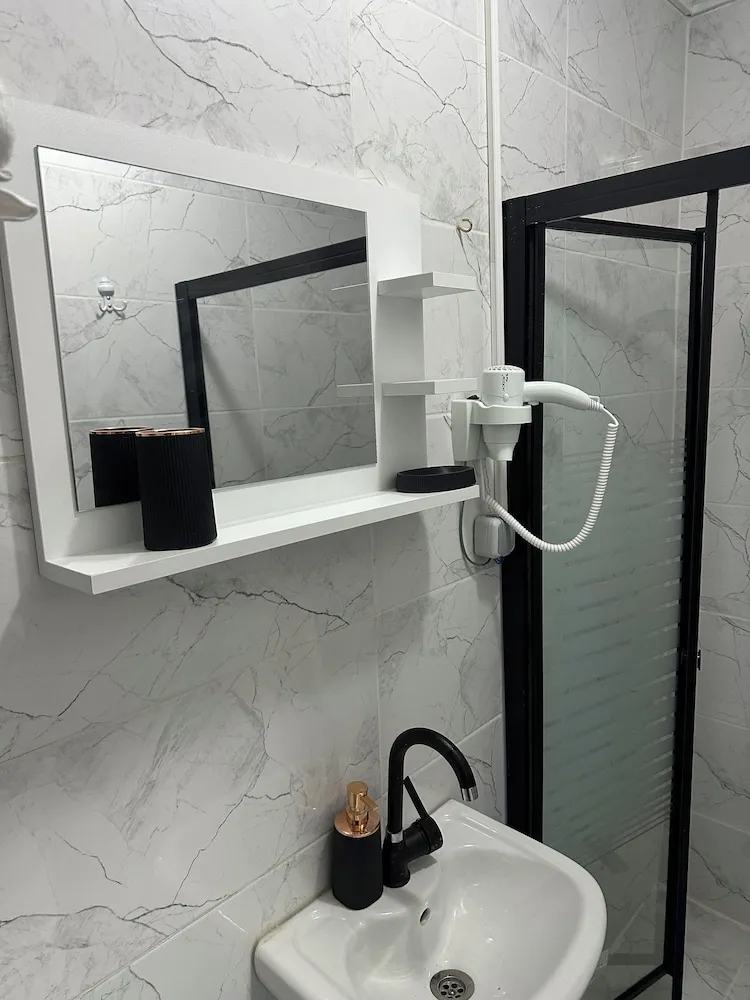 Economy Tek Büyük veya İki Ayrı Yataklı Oda