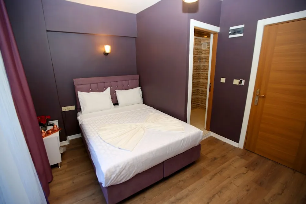 Standard Tek Büyük Yataklı Oda