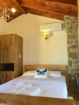 Sarı Keçi Taş Otel