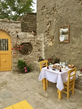 Sarı Keçi Taş Otel