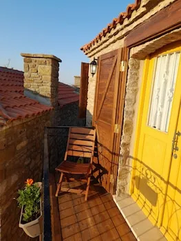 Sarı Keçi Taş Otel
