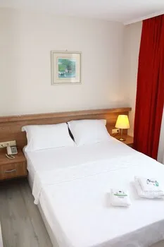 Sinopsis Resort Otel