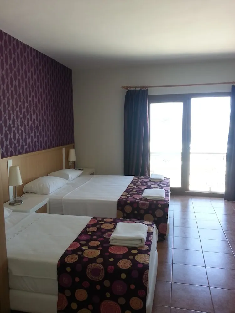 Club Üç Kişilik Oda