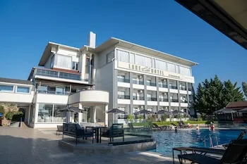 Lake Life Hotel