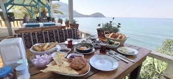 SunSea Karaöz