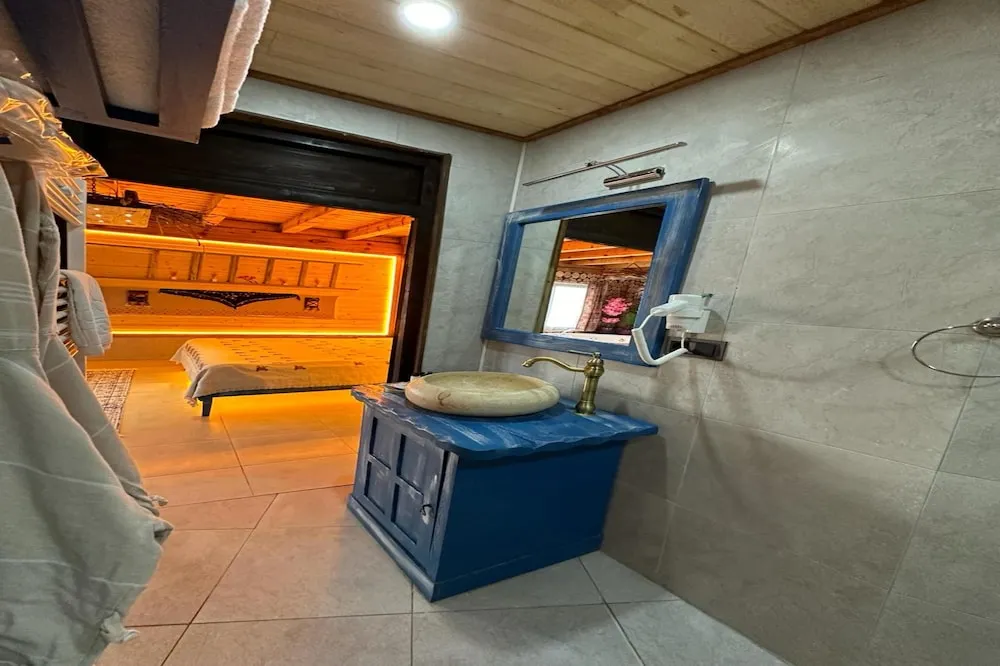 Premium Tek Büyük Yataklı Oda
