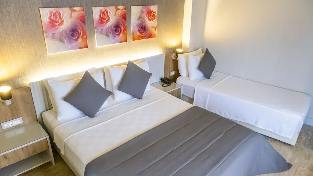 Deluxe Üç Kişilik Oda