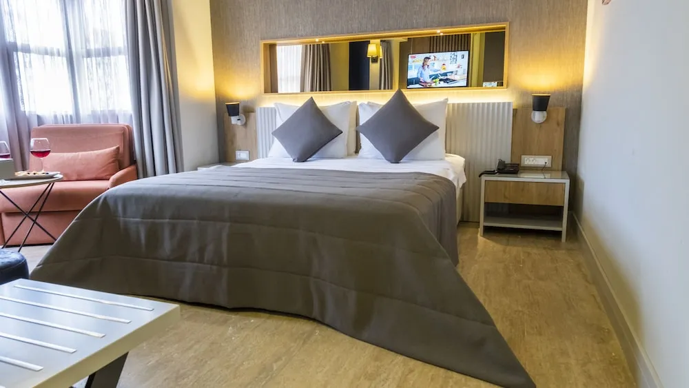 Deluxe Tek Büyük Yataklı Oda