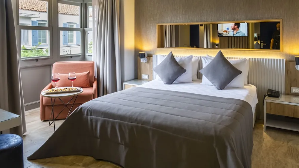 Deluxe Tek Büyük Yataklı Oda