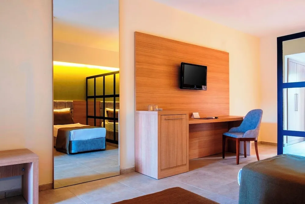 Club Family Room (4 Pax)