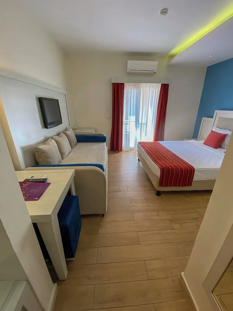 Club Economy Room