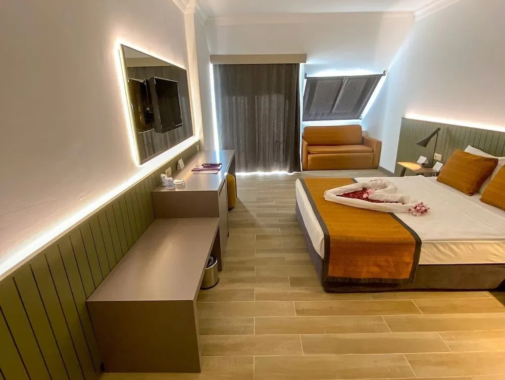 Club Economy Room