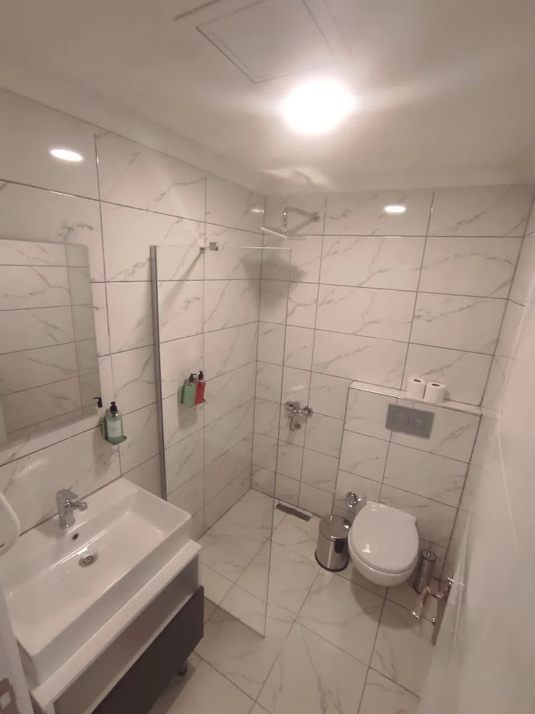 Standard Tek Büyük Yataklı Oda, Kanal Manzaralı