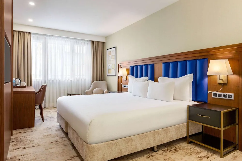 Premium Oda, Sigara İçilmez, Balkon (1 King Bed, 1 Single Bed, Pool View)