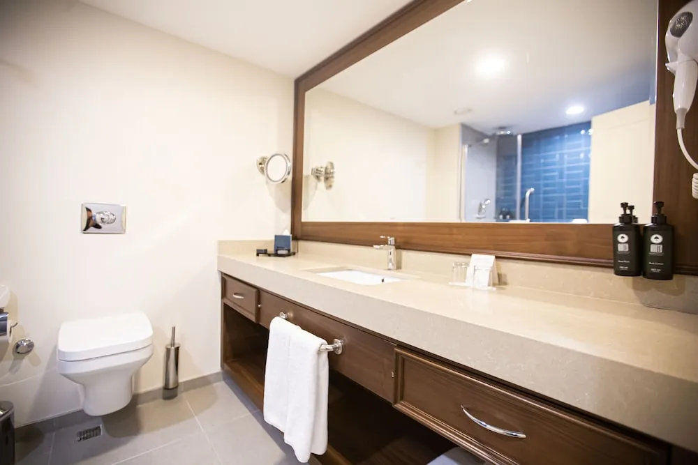 Premium Oda, Sigara İçilmez, Balkon (1 King Bed, 1 Single Bed, Pool View)
