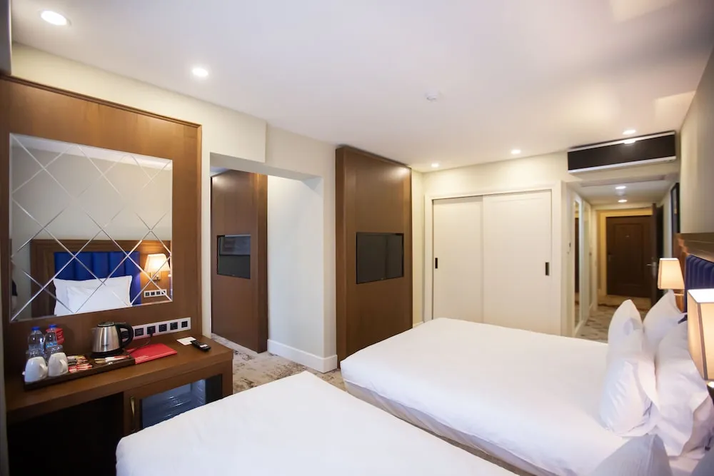 Family Süit, Balkon, Havuz Manzaralı (1 Kingbed, 1 Single Bed)