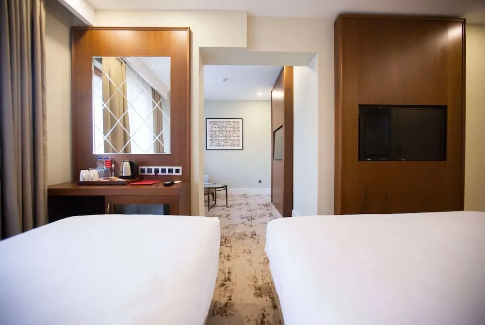 Family Süit, Balkon, Havuz Manzaralı (1 Kingbed, 1 Single Bed)