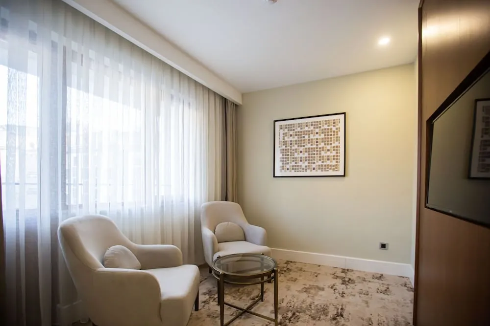 Family Süit, Balkon, Havuz Manzaralı (1 Kingbed, 1 Single Bed)