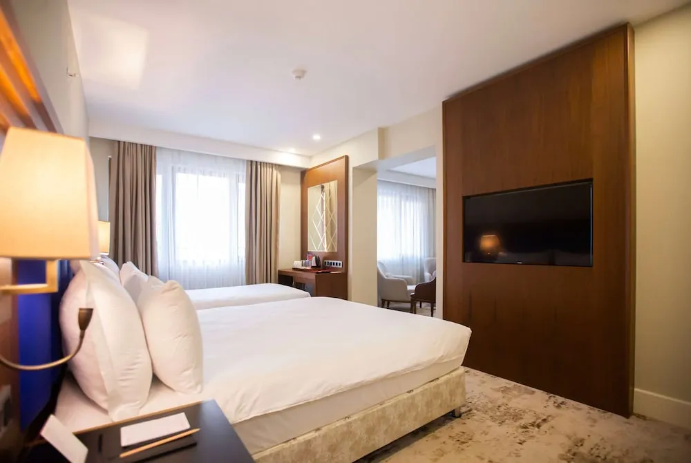 Family Süit, Balkon, Havuz Manzaralı (1 Kingbed, 1 Single Bed)