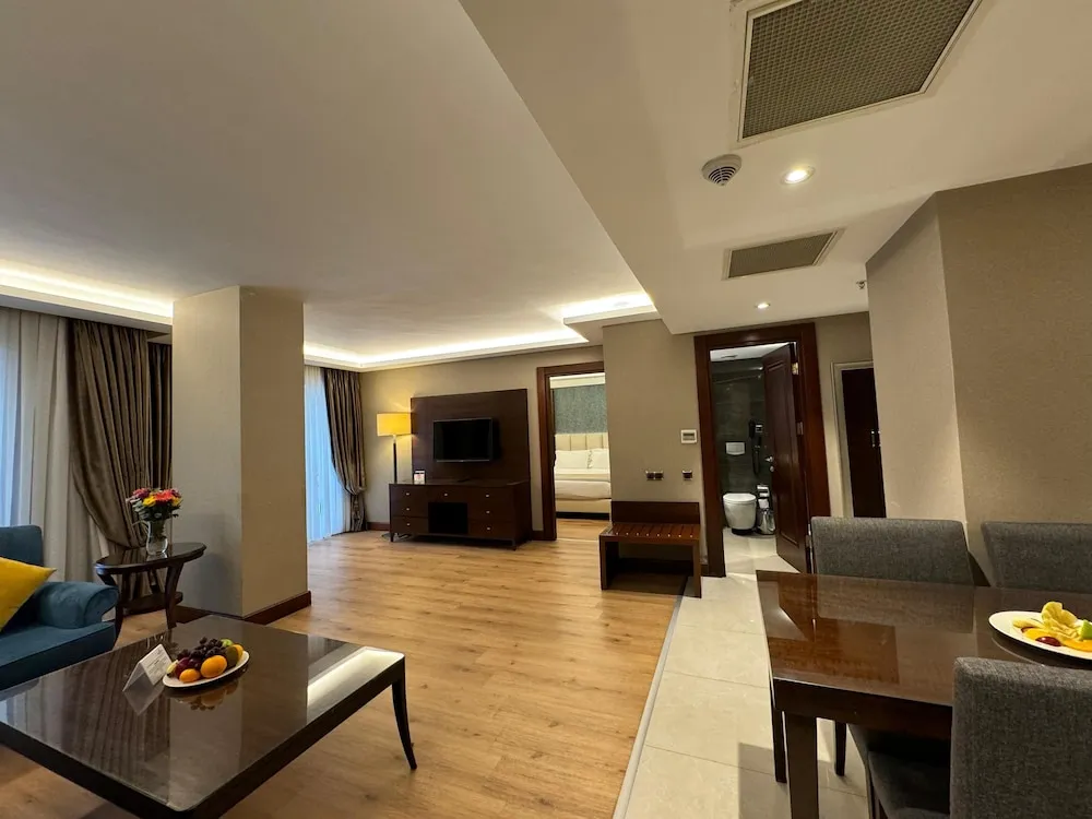 One Bedroom Twin Suite Room