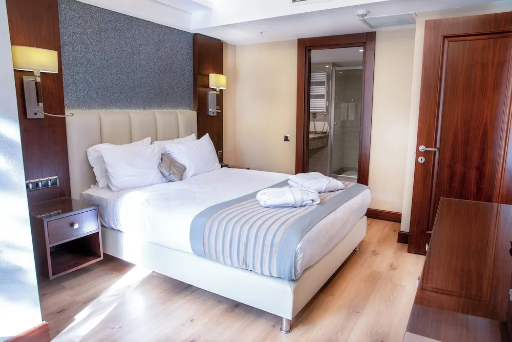 One Bedroom Twin Suite Room