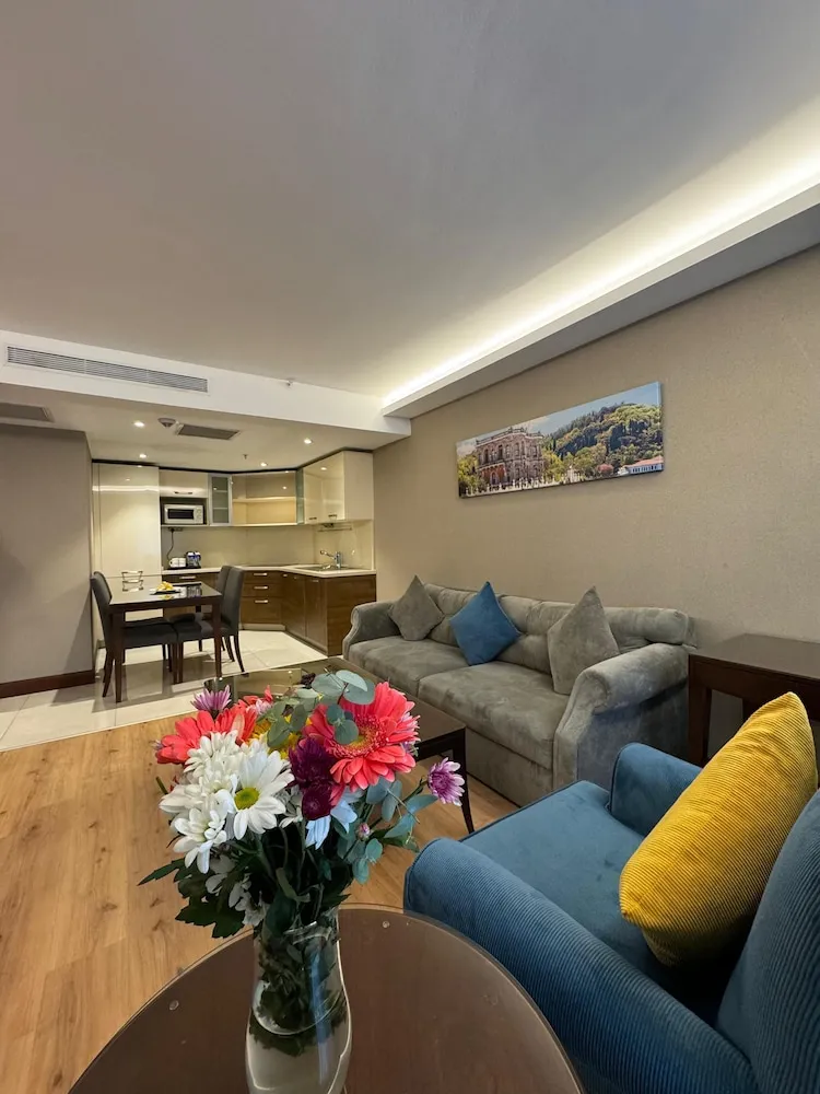 One Bedroom Twin Suite Room