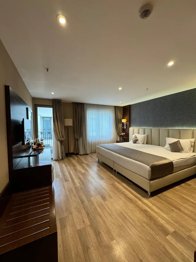 Deluxe King Room